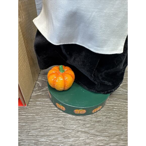 Vtg Nutcracker Village Pilgrim Woman Original Box 2005 Thanksgiving 14” Tall - Picture 6 of 9